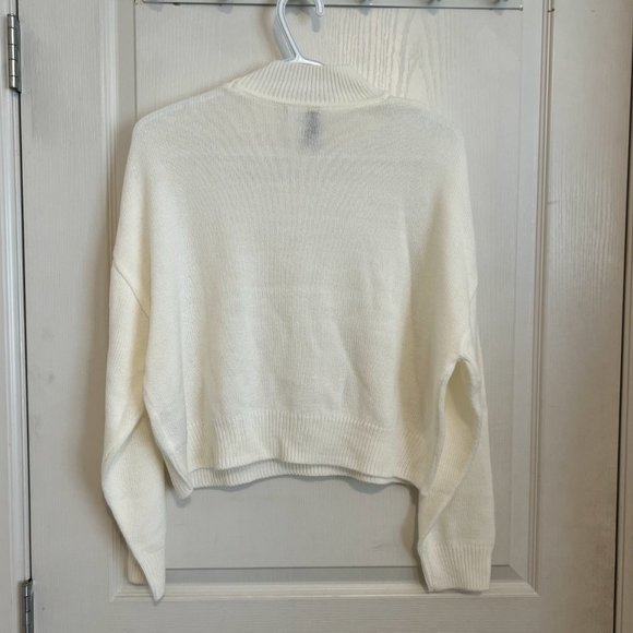 H&M White Turtle Neck - Picture 2 of 3